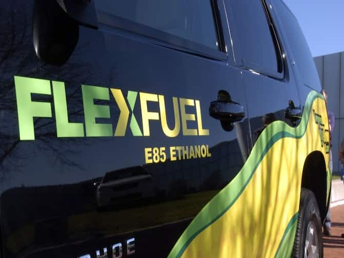 Toyota To Launch First Flex Fuel Car Will Run On Ethanol | First Flex-Fuel Car: पेट्रोल और फ्लेक्स फ्यूल में से किस कार का माइलेज बढ़िया होगा, पढ़िए 6 सवालों के जवाब