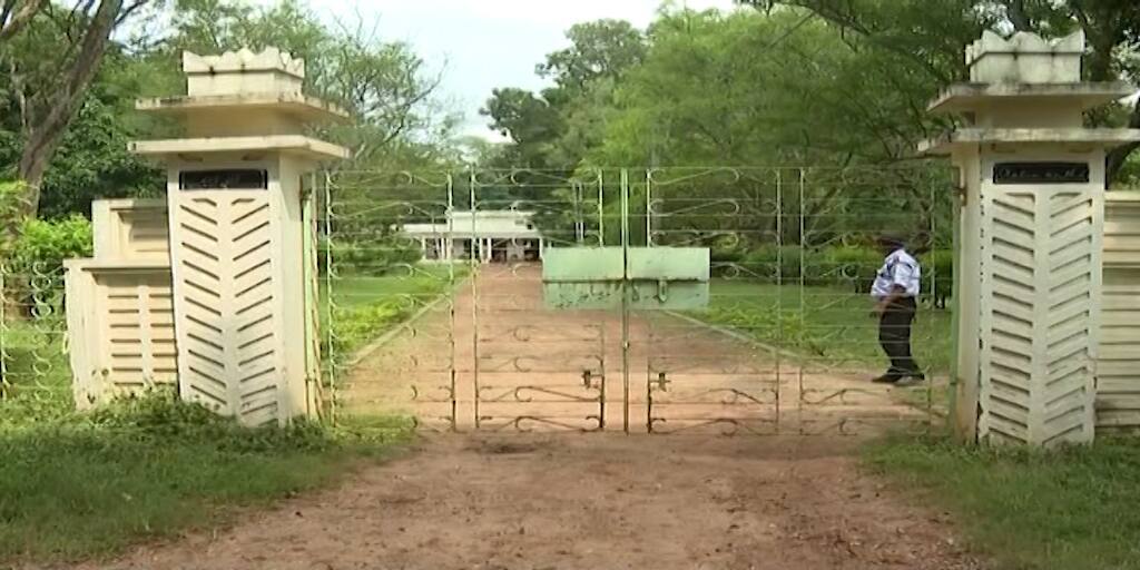 Cow Smuggling Case: গরুপাচার মামলায় ফের সিবিআই তৎপরতা, বোলপুরের অস্থায়ী ক্যাম্পে হাজিরা তৃণমূলের ব্লক সভাপতির CBI action again in cow smuggling case, visit of Trinamool block president to temporary camp in Bolpur Cow Smuggling Case: গরুপাচার মামলায় ফের সিবিআই তৎপরতা, বোলপুরের অস্থায়ী ক্যাম্পে হাজিরা তৃণমূলের ব্লক সভাপতির