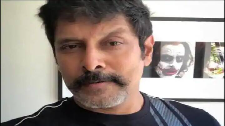 ਸਾਊਥ ਐਕਟਰ ਵਿਕਰਮ ਭਲੇ ਹੀ ਇਸ ਨਾਂ ਨਾਲ ਜਾਣੇ ਜਾਂਦੇ ਹੋਣ ਪਰ ਉਨ੍ਹਾਂ ਦਾ ਅਸਲੀ ਨਾਂ ਕੈਨੇਡੀ ਜੌਨ ਵਿਕਟਰ ਹੈ।