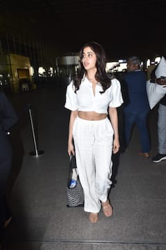 Janhvi Kapoor:మల్లెపువ్వులా మెరిసిపోతున్న జాన్వీ కపూర్