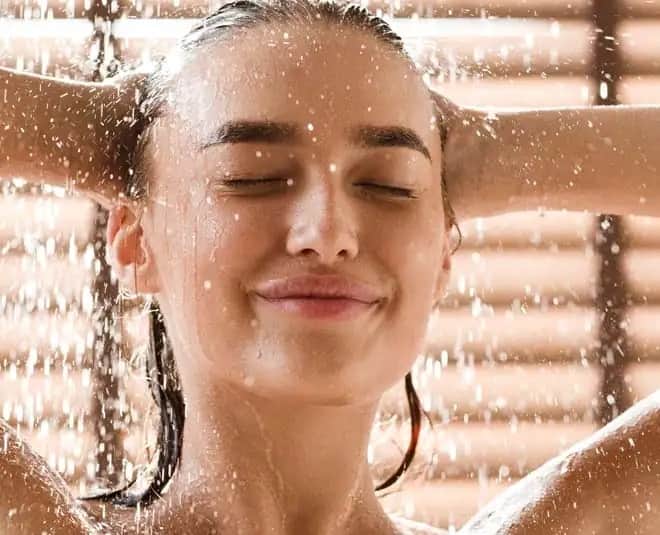 how to use hot water for daily bath in winter and avoid skin dryness Skin Dryness: ગરમ પાણીથી ન્હાતી વખતે આ વાતોનું ખાસ રાખો  ધ્યાન  નહિ તો થશે આ નુકસાન