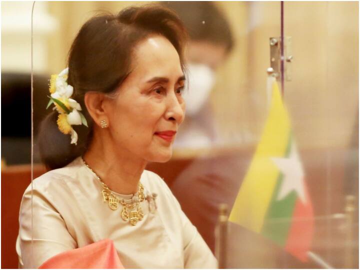 Myanmar Nobel Prize Winner Aung San Suu Kyi was sentenced for taking gold as a bribe नोबेल से सम्‍मानित और म्‍यांमार में लोकतंत्र का झंडा उठाने वाली आंग सान सू की को घूस में सोना लेने के मामले में सजा