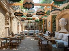 Virat Kohli's Restaurant: किशोर कुमार के बंगले में खुल गया विराट कोहली का रेस्टोरेंट, तस्वीरों में देखें यह खूबसूरत जगह