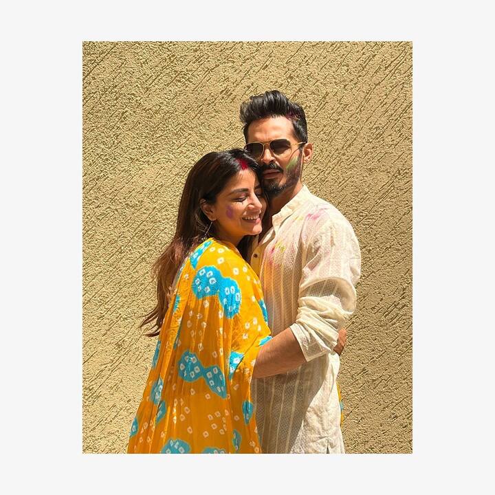 ‘निमकी मुखिया’ फेम भूमिका गुरुंग (Bhumika Gurung) ने मुंबई स्थित रेस्तरां के मालिक शेखर मल्होत्रा से 8 मार्च 2022 को शादी की थी. इस साल वह पहली बार अपने पति के साथ करवा चौथ सेलिब्रेट करेंगी.