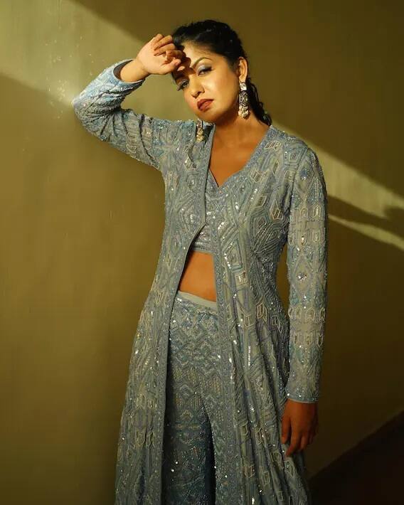 ટીવીની એક્ટ્રેસ ઇશિતા દત્તા (Ishita Dutta) ટીવીની સાથે સાથે ફિલ્મ ઇન્ડસ્ટ્રીમાં પોતાની એક્ટિંગનો જલવો બતાવી ચૂકી છે. જોકે, કે વધુ સફળ નથી રહી, પરંતુ સોશ્યલ મીડિયા પર તેના લાખો ફેન્સ બની ચૂક્યા છે.
