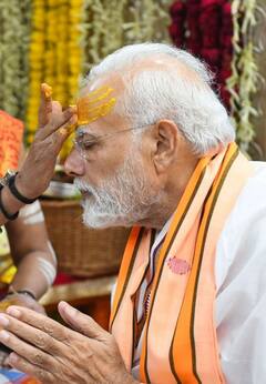 In Pics: માથા પર તિલક, હાથમાં રુદ્રાશ, મહાકાલની ભક્તિમાં લીન થયા પીએમ મોદી