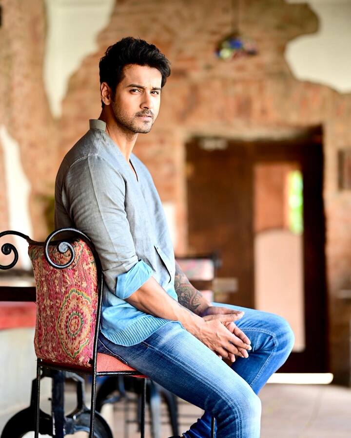 ছবিটি পরিচালনা করেছেন বিনয় সাপ্রু ও রাধিকা রাও-এর জুটি (Vinay Sapru and Radhika Rao)। এখনও পর্যন্ত ছবি মুক্তির দিন নিয়ে সিদ্ধান্ত নেওয়া হয়নি।