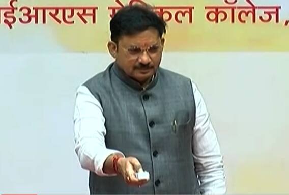 ગાંધીનગરઃ કેન્દ્રીય મંત્રી દેવુસિંહે ઈ-પાસબુક સેવાની કરાવી શરૂઆત, પોસ્ટ વિભાગના અધિકારીઓ રહ્યા હાજર