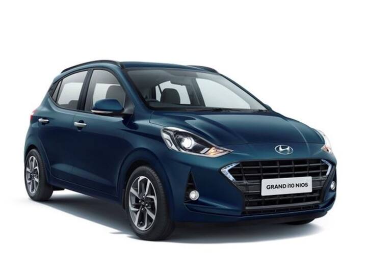 Hyundai Grand i10 Nios आणि Aura: या दोन्ही कारवर 33,000 रुपयांपर्यंतची बचत केली जाऊ शकते.