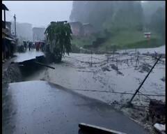 ভুটান পাহাড়ে প্রবল বৃষ্টির জের, জলোচ্ছ্বাসে আলিপুরদুয়ারের রাস্তায় ধস