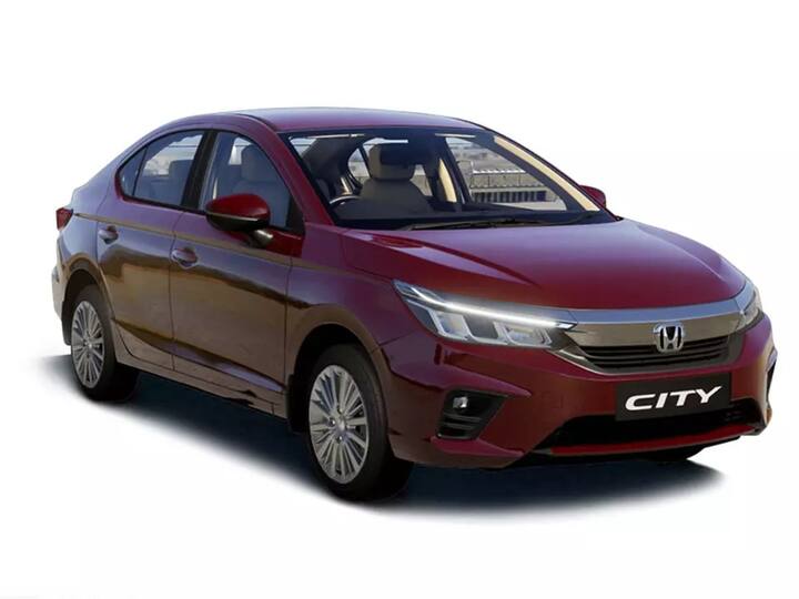 Honda City: या कारची एक्स-शोरूम किंमत 11.57 लाख रुपयांपासून सुरू होते आणि 15.52 लाख रुपयांपर्यंत जाते. या कारच्या खरेदीवर कोणीही 37,000 रुपयांपर्यंत बचत करू शकतो.