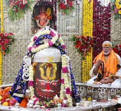 In Pics: માથા પર તિલક, હાથમાં રુદ્રાશ, મહાકાલની ભક્તિમાં લીન થયા પીએમ મોદી