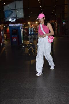 Photos: एयरपोर्ट पर कैजुअल लुक में स्‍पॉट हुईं सारा अली खान, कूल अंदाज देख हो जाएंगे फिदा