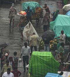 ফের নিম্নচাপের ভ্রুকুটি, উত্তরবঙ্গের একাধিক জায়গায় ধসের আশঙ্কা, বৃষ্টিতে ভিজবে দক্ষিণের জেলাগুলি