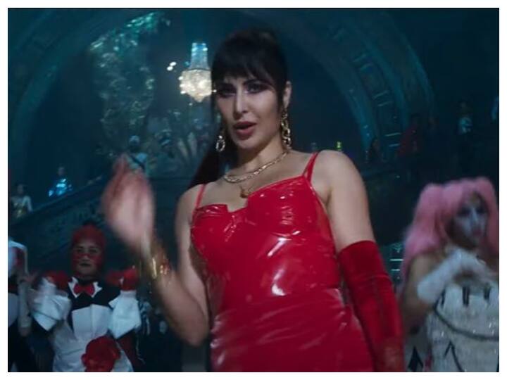 Phone Bhoot: Teaser Of First Song 'Kinna Sona' Out, Katrina Kaif Slays In Red Phone Bhoot: Teaser Of First Song 'Kinna Sona' Out, Katrina Kaif Slays In Red
