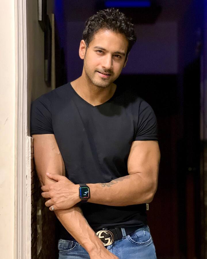 প্রকাশ্যে এল বলিউডে তাঁর প্রথম ছবির অ্যানিমেটেড মোশন পোস্টার। ছবির নাম ইয়ারিয়াঁ ২ (Yaariyan 2)।