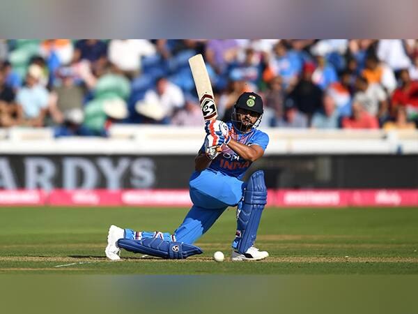 তালিকায় প্রথম দশে একমাত্র ভারতীয় সুরেশ রায়না। ২০১০ সালে দক্ষিণ আফ্রিকার বিরুদ্ধে ৬০ বলে ১০১ রান করেছিলেন। ৯টি বাউন্ডারি ও ৫টি ছক্কা হাঁকান।