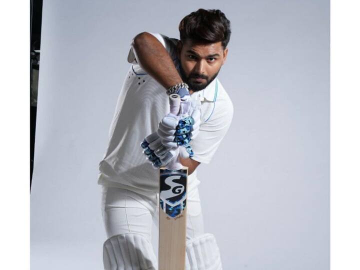 Rishabh Pant Education: टीम इंडिया के दिग्गज खिलाड़ी पूर्व कप्तान महेंद्र सिंह धोनी के रिटायरमेंट के बाद टीम इंडिया में विकेटकीपिंग का जिम्मा विस्फोटक खिलाड़ी ऋषभ पंत ने संभाला हुआ है.