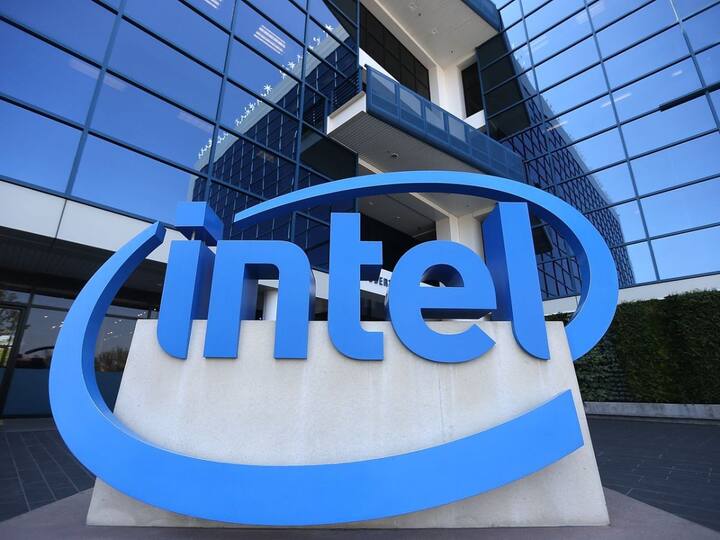 Intel in Plans To lay off thousands of employees Bloomberg report says Intel Layoffs: వ్యాపారం లేక వేలాది ఉద్యోగాల్లో కోత పెడుతున్న ఇంటెల్‌