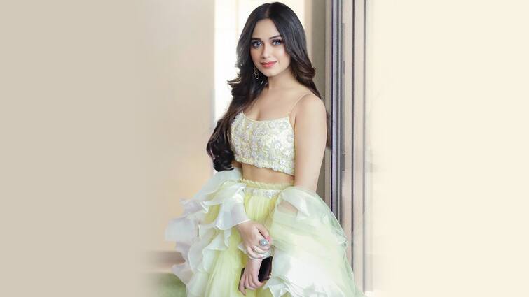 jannat zubair wear all white with hot short dress, pictures viral Pics: ટીવીની યુવા એક્ટ્રેસનો હૉટનેસમાં છે દબદબો, થાઇ હાઇ સ્લિટ ડ્રેસમાં કરાવ્યુ ફોટોશૂટ, જુઓ