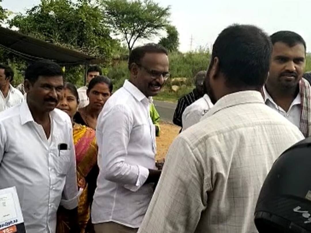 Shock For Kadiri MLA : గడప గడపకూ వస్తానన్న ఎమ్మెల్యే - పొలిమేరల్లోంచే తరిమేసిన ప్రజలు ! MLA Sidda Reddy had a bitter experience In Gadapa Gadapaku program. Shock For Kadiri MLA : గడప గడపకూ వస్తానన్న ఎమ్మెల్యే - పొలిమేరల్లోంచే తరిమేసిన ప్రజలు !
