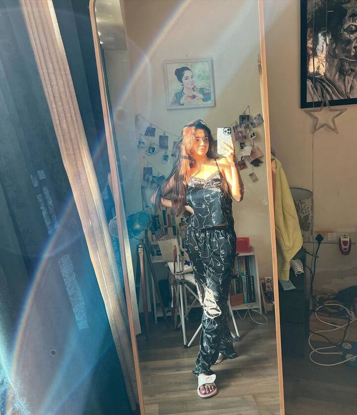 टीव्ही अभिनेत्री अनुष्का सेनची ओळख करून देण्याची गरज नाही. अनुष्काने वयाच्या 19 व्या वर्षी इंडस्ट्रीत ते स्थान मिळवले आहे, ज्यासाठी कोणत्याही सेलिब्रिटीला वर्षानुवर्षे मेहनत करावी लागते. (फोटो सौजन्य :anushkasen0408/इंस्टाग्राम)