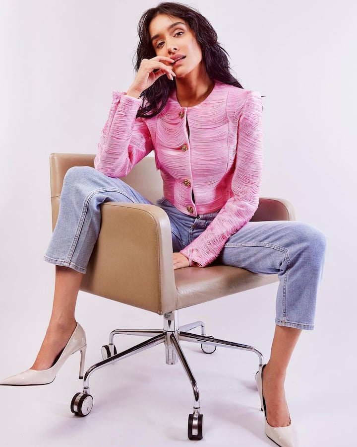 श्रद्धाच्या वर्क फ्रंटबद्दल बोलायचे झाले तर तिच्याकडे अनेक चित्रपट रांगेत आहेत.(फोटो सौजन्य :shraddhakapoor/इंस्टाग्राम)