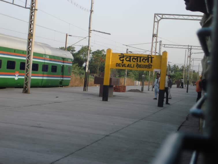 maharashtra news nashik news Deolali Camp to Muzaffarpur Bihar Special Parcel Railway Service started Nashik News : किसान रेल्वे बंदच, मात्र पार्सल रेल्वेने शेतकऱ्यांना दिलासा, देवळाली कॅम्प ते मुजफ्फरपुर सेवा सुरू