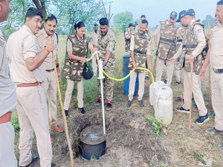 Hand Pump Spews Out Liquor As Police Seize Underground Drums In MP. Watch Video MP Hand pump spews out liquor police seize underground drums Guna district Bhanpura Madhya Pradesh Hand Pump Spews Out Liquor As Police Seize Underground Drums In MP. Watch Video