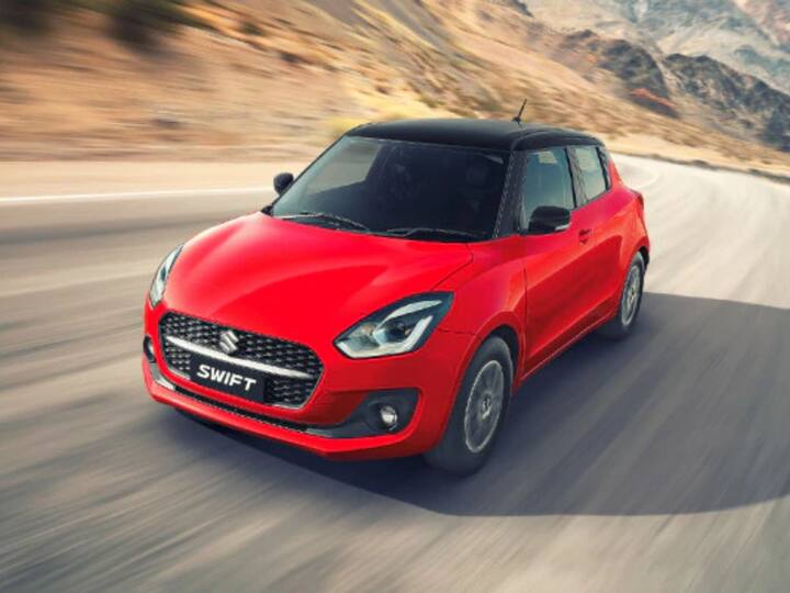 Maruti Swift: या कारची सुरुवातीची एक्स-शोरूम किंमत 5.92 लाख रुपये आहे, तर तिचे टॉप मॉडेल 8.71 लाख रुपये आहे. या कारच्या खरेदीवर 50,000 रुपयांपर्यंत बचत होऊ शकते.