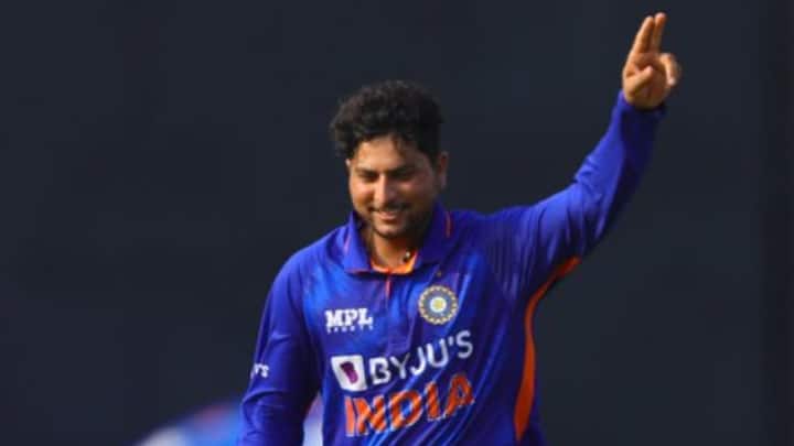 ১৮ রানের বিনিময়ে চার উইকেট নিয়ে ম্যাচ সেরা নির্বাচিত হন কুলদীপ যাদব।
