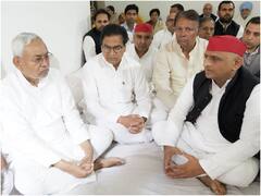 सैफई में नीतीश कुमार ने मुलायम को दी श्रद्धांजलि, अखिलेश से मुलाकात के बाद विपक्षी एकता पर दिया जोर