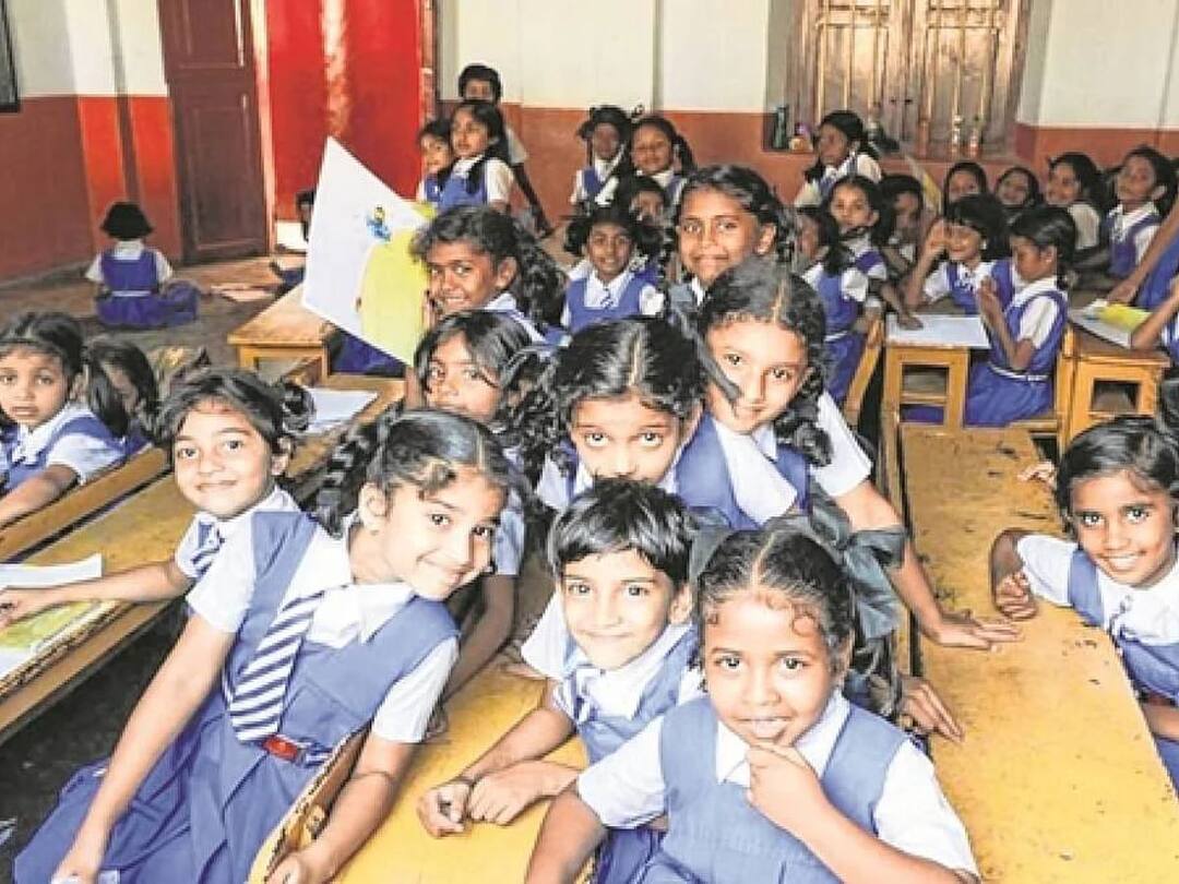 Maharashtra Education Department : सरकारकडून शिक्षणाच्या आयचा घो! सांगा, त्या चिमुकल्यांनी शिकायचं कुठं? Maharashtra government education department has decided to close schools below the number of 20 students in stet Maharashtra Education Department : सरकारकडून शिक्षणाच्या आयचा घो! सांगा, त्या चिमुकल्यांनी शिकायचं कुठं?