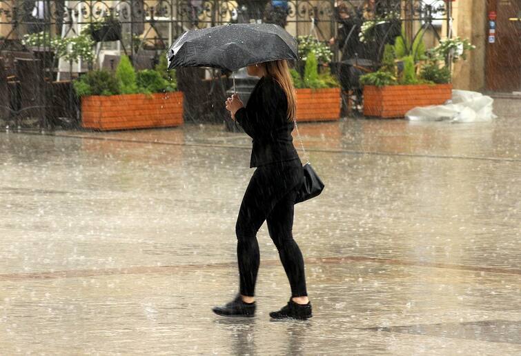 Heavy rain in many districts including Kolkata, heavy rain forecast for next 4-5 days Weather Update: মুষলধারে বৃষ্টি কলকাতা-সহ একাধিক জেলায়, আগামী ৪-৫ দিন ভারী বর্ষণের পূর্বাভাস