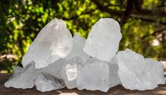 Skin Care : पिंपल्स आणि स्किन प्रॉब्लेम्सला करा दूर, तुरटीचे 'हे' फायदे माहित आहेत का?