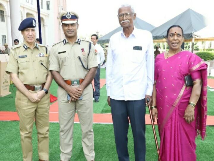 Rajasthan ACB ADG Dinesh MN got police medal parents got emotional ANN Rajasthan: राजस्थान में IAS अफसरों को जेल भेजने वाले IPS को मिला पुलिस पदक, भावुक हुए माता-पिता