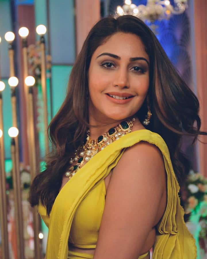 मात्र, अभिनयासोबतच ही अभिनेत्री तिच्या स्टायलिश लूकमुळेही काही काळापासून खूप चर्चेत आहे. (फोटो सौजन्य :officialsurbhic/इंस्टाग्राम)