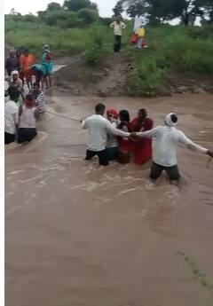 Photo : परभणीत मुसळधार पाऊस, काढणीला आलेलं सोयाबीन पाण्याखाली