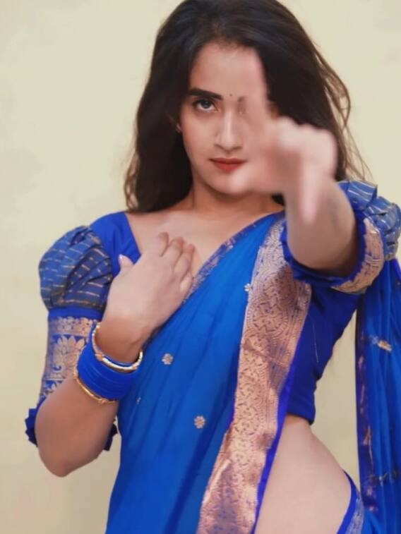 నడుమా నయగారమా? నీలి రంగు చీరలో దీప్తి హొయలు!