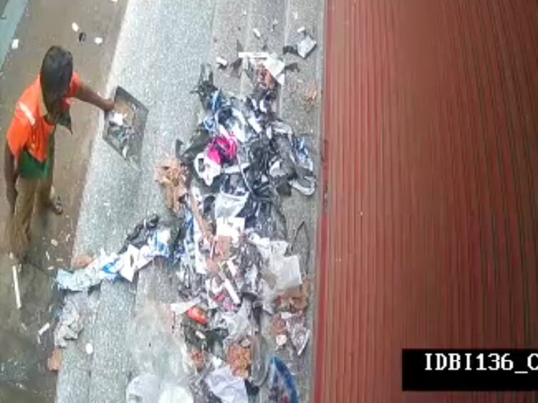 kovai: cleaner who dumped garbage in front of a shop that didn't give Diwali bonus TNN தீபாவளி போனஸ் கொடுக்காத கடை முன்பு குப்பைகளை கொட்டிய தூய்மைப் பணியாளர்
