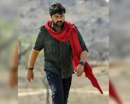 ચિરંજીવીને સાઉથ ફિલ્મોના ખૂબ જ પીઢ અભિનેતા માનવામાં આવે છે, પરંતુ તેમનું અસલી નામ ચિરંજીવી નહીં પરંતુ કોનિદેલા શિવ શંકર વારા પ્રસાદ છે.