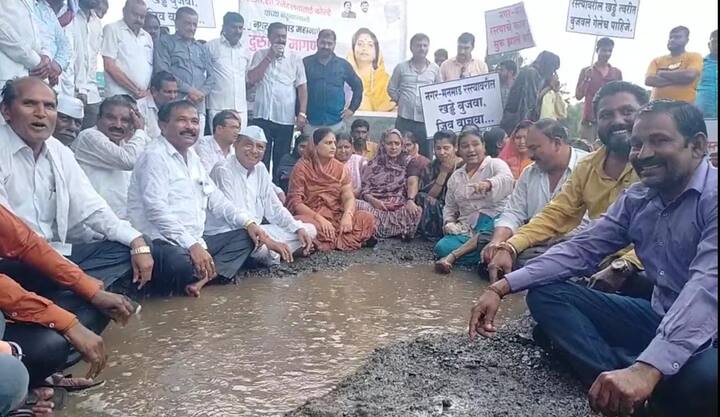 भरपावसात माजी आमदार कोल्हे यांच आंदोलन.