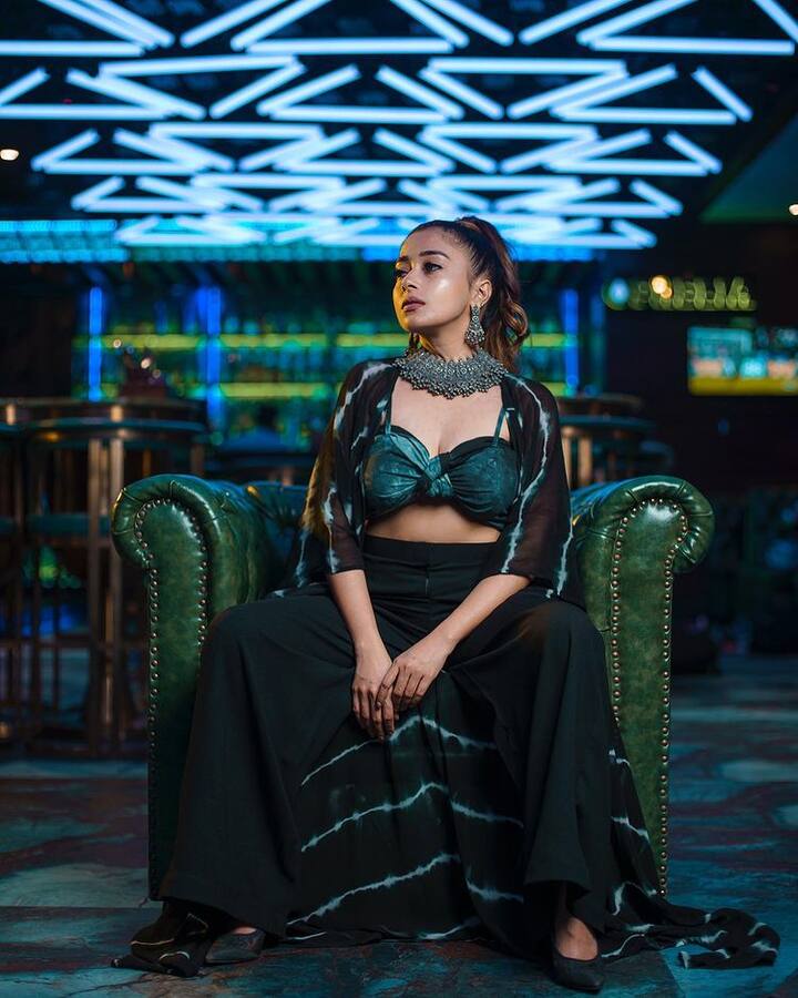 ટીના દત્તાએ ફિલ્મ 'પરિણીતા'થી બોલિવૂડમાં ડેબ્યૂ કર્યું હતું. આ ફિલ્મમાં તે યંગ લલિતાના રોલમાં જોવા મળી હતી.