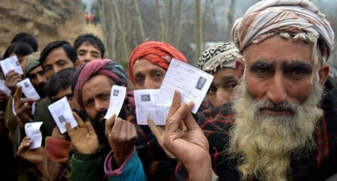 Jammu administration withdraws order authorising tehsildars to issue residence certificates to non-locals Jammu Kashmir News: જમ્મુમાં એક વર્ષથી રહેતા લોકોને મતદાન કરવાનો નિર્ણય પરત લેવાયો,  રાજકીય પક્ષો કરી રહ્યા હતા વિરોધ