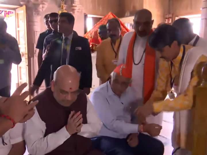 अहमदाबाद पहुंचे गृहमंत्री अमित शाह ने संत श्री सवैया नाथ समाधि स्थान मंदिर में दर्शन और पूजा-अर्चना की.