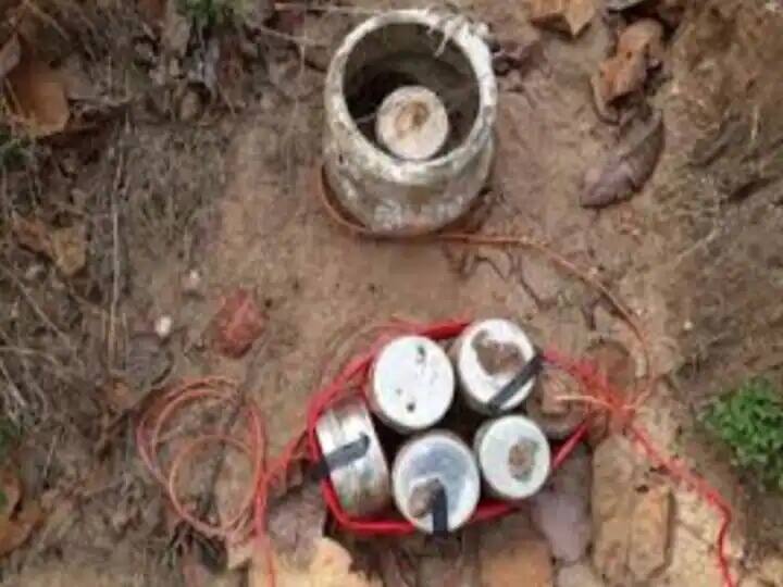 Jammu Kashmir Security forces recovered three IED in Ramban area Ramban News: जम्मू के रामबन इलाके को दहलाने की साजिश नाकाम, सुरक्षाबलों ने बरामद किया तीन आईईडी