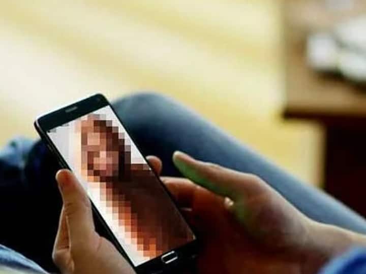 sextortion case Suicidal due to threat of viral nude video on social media in pune Pune Sextortion: धक्कादायक! पुण्यातील तरुण सेक्सटॉर्शनच्या जाळ्यात; सलग दुसऱ्या दिवशी सेक्सटॉर्शनचा दुसरा बळी