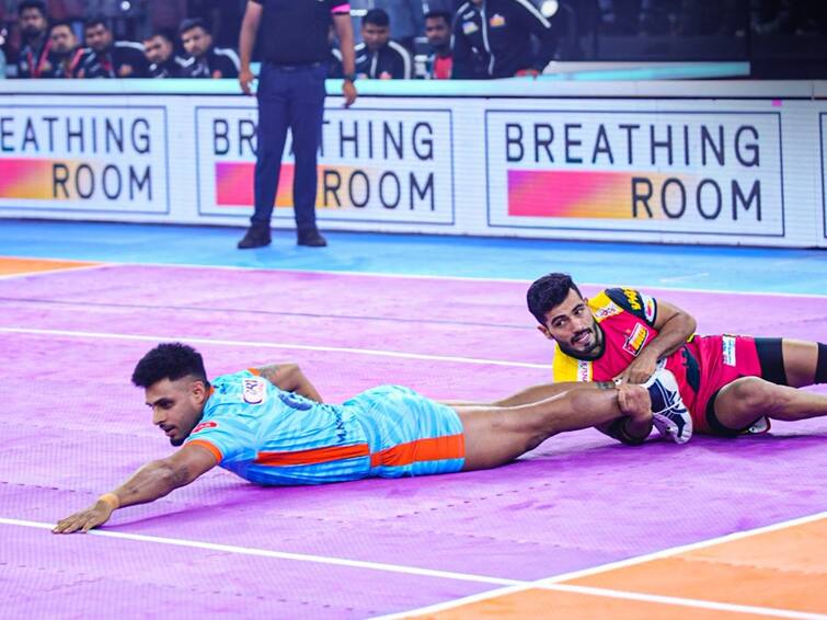 Pro Kabaddi 2022:  Dabang Delhi Stay on Top, Bengal Warriors Climb to Second Spot Pro Kabaddi 2022: பரபரப்பான ஆட்டத்தில் யுபி அணியை வீழ்த்தி மீண்டும் டேபிள் டாப்பில் டெல்லி அணி!