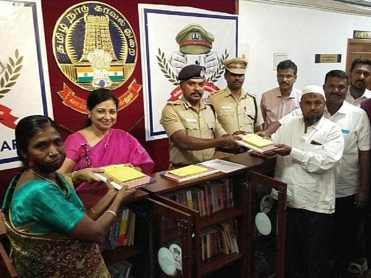 The Coimbatore Police Department has launched a street-to-street library to prevent the development of juvenile delinquents இளம் குற்றவாளிகள் உருவாவதை தடுக்க வீதிதோறும் நூலகம்  - கோவை காவல்துறை முன்னெடுப்பு