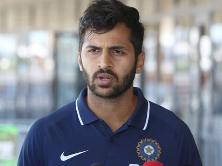 T20 World Cup 2022 Shardul Thakur kit bag missed on mumbai airport tweet harbhajan singh T20 World Cup: मुंबई एयरपोर्ट से गायब हुआ Shardul Thakur का किट बैग, जानें भज्जी ने क्यों कहा 'सॉरी'